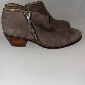 Vionic Women's size 8.5 8 1/2 mushroom Taupe Ankle Boots suede